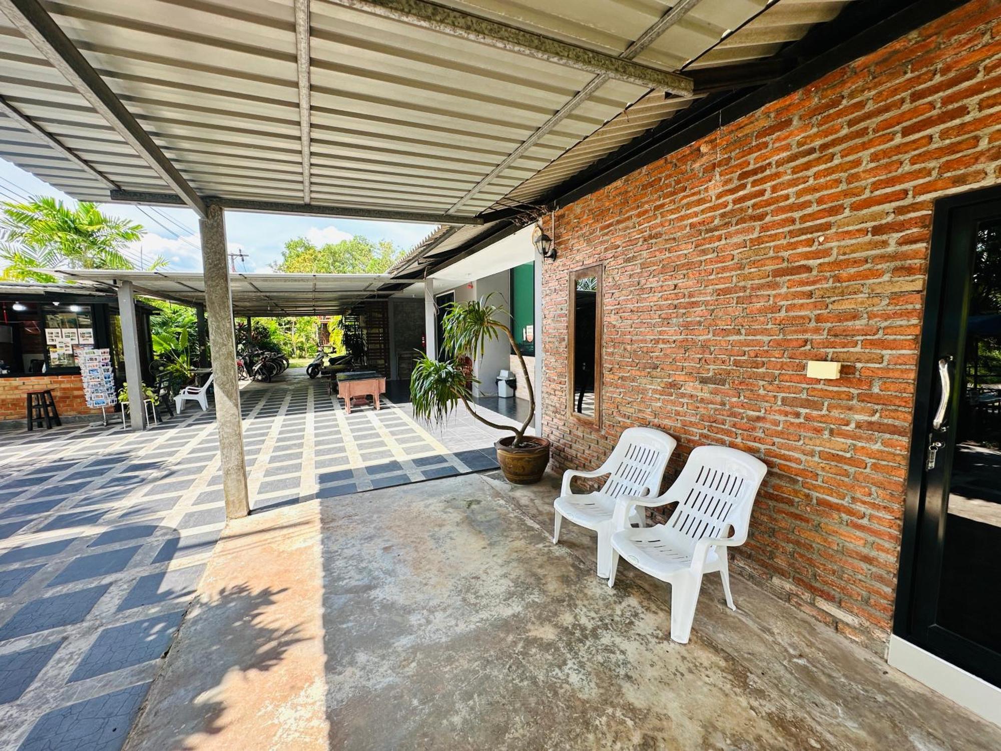 Koh Jum Bungalow & Hostel Exterior photo