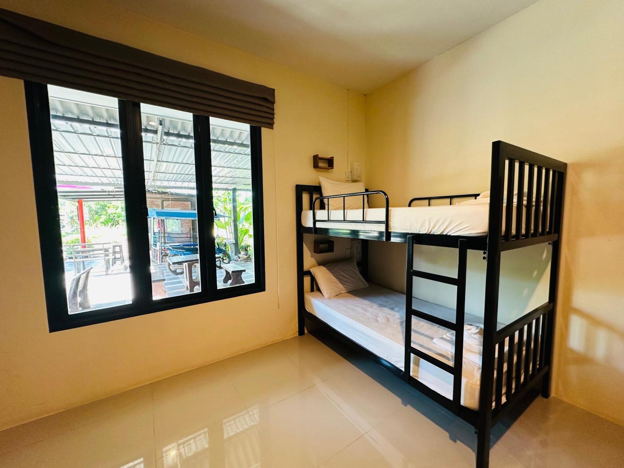 Koh Jum Bungalow & Hostel Exterior photo