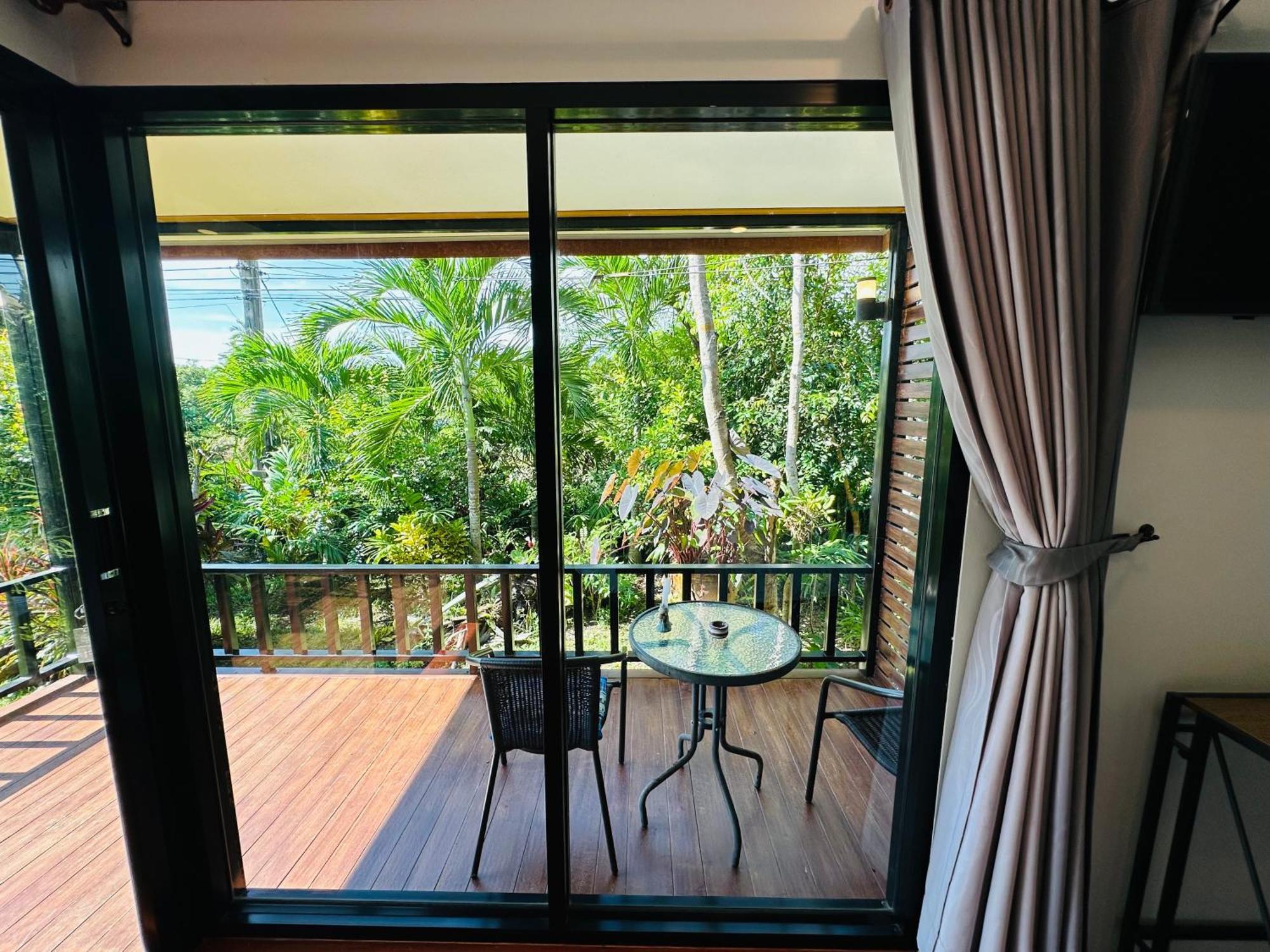 Koh Jum Bungalow & Hostel Exterior photo