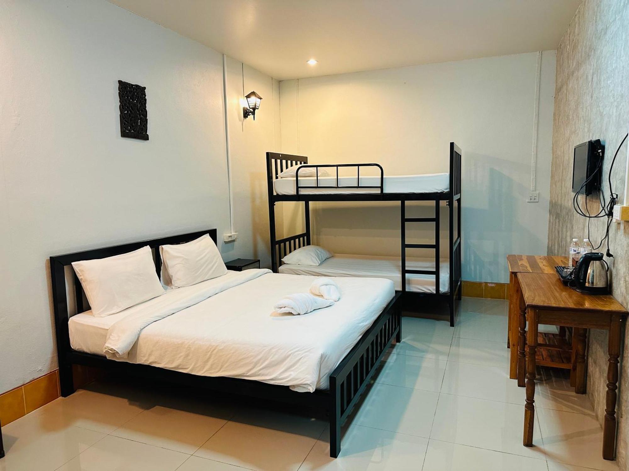 Koh Jum Bungalow & Hostel Exterior photo