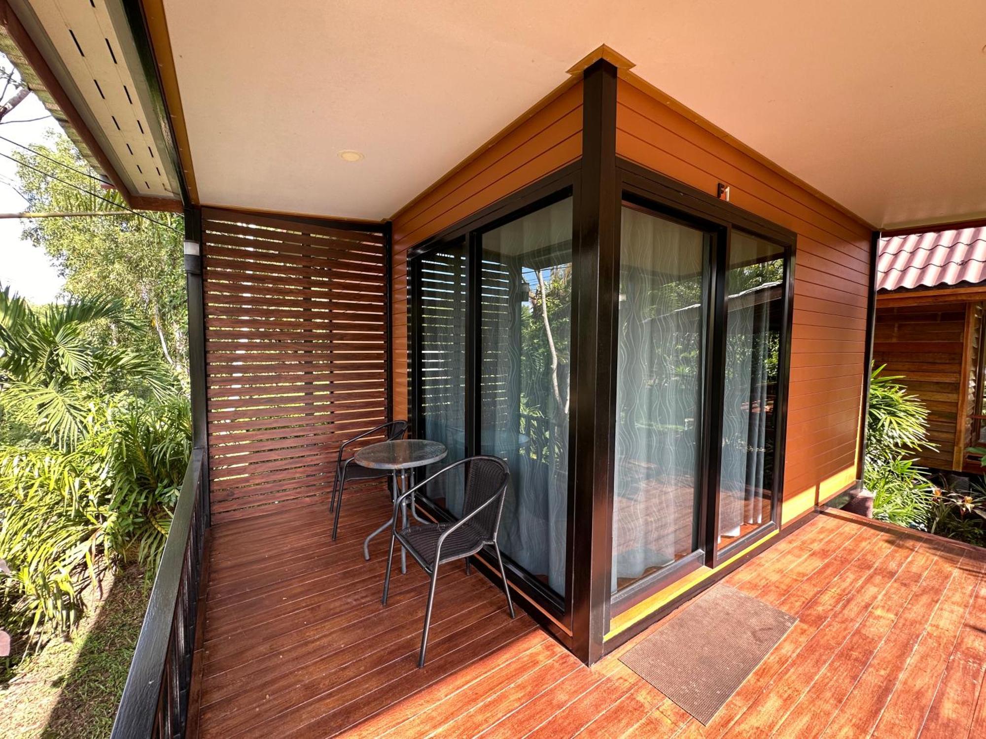 Koh Jum Bungalow & Hostel Exterior photo