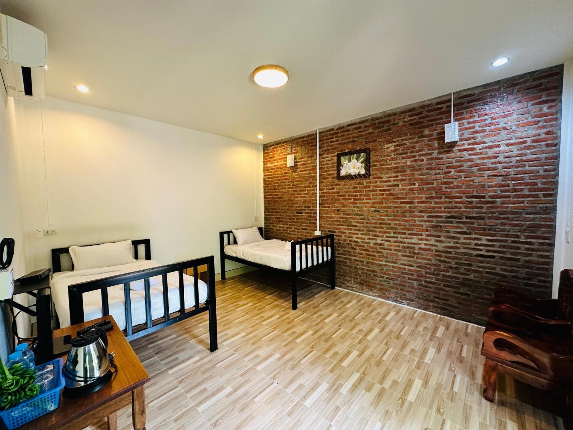Koh Jum Bungalow & Hostel Exterior photo