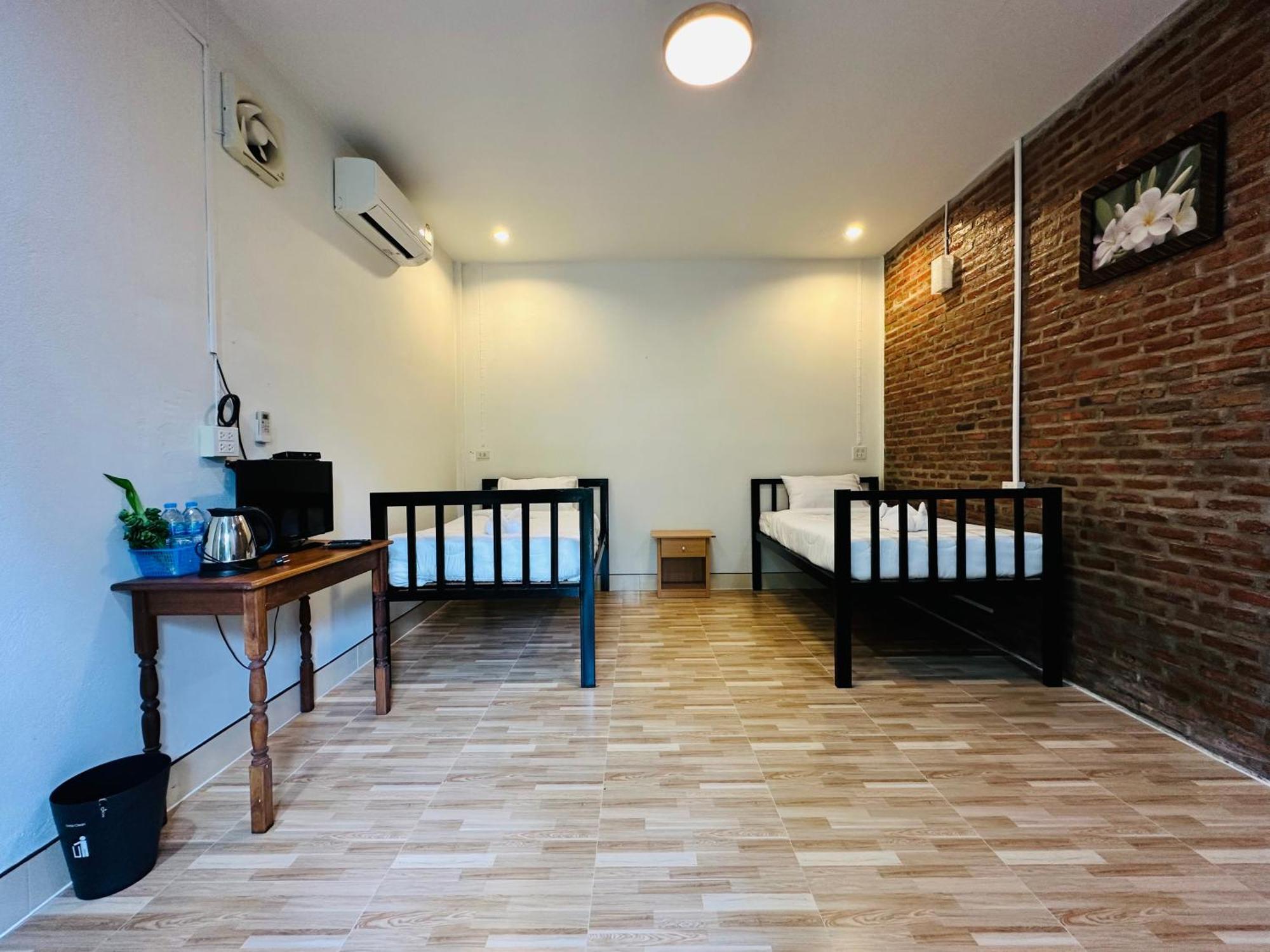 Koh Jum Bungalow & Hostel Exterior photo